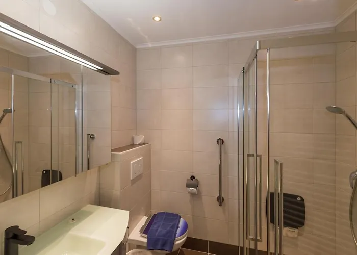 לינה וארוחת בוקר Gaestehaus Ingeborg