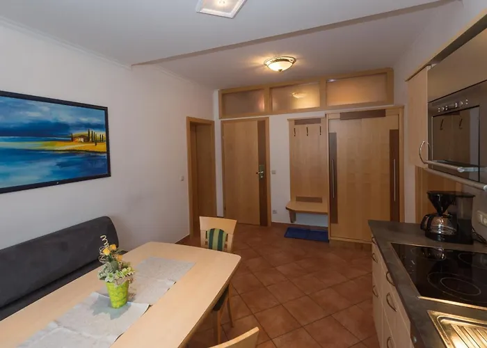 לינה וארוחת בוקר Gaestehaus Ingeborg 3*