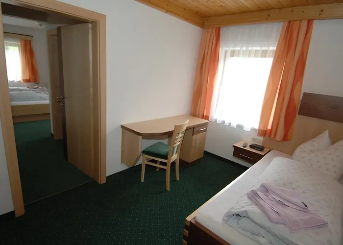 לינה וארוחת בוקר Gaestehaus Ingeborg 3*